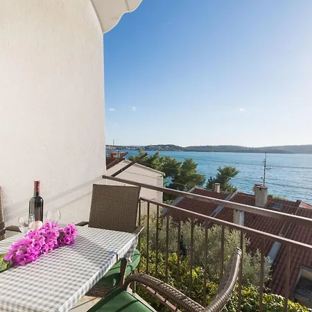Masteli - One Bedroom With Balcony And Sea View Br 2 Apartment